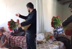 Adana'da imamdan gönüllere dokunan teravih çağrısı: Ev ev gezip gül dağıttı