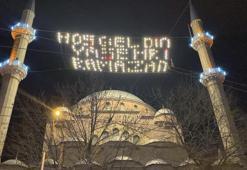 Baba-oğuldan 106 yıllık Reşadiye Camii'ne Ramazan mahyası