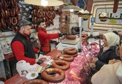 Bursa'da ramazan hareketliliği: Vatandaşlar uygun fiyatlı et için saatlerce kuyrukta bekledi