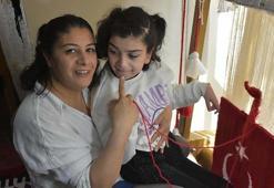 İzmir'de kızı için meslek öğrenen fedakar anne, sattığı eserlerle çocuğunu tekerlekli sandalyeden kurtarmak istiyor
