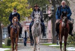 İspanya'dan Suudi Arabistan'a at sırtında hac yolculuğu! İstanbul'dan da geçtiler