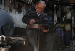 Baba mesleğini 57 yıldır 20 metrekarelik dükkanda yaşatıyor! 'Bizden sonra öğrenen yok'