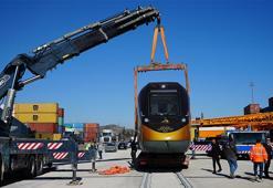 GAZİRAY'da milli gurur: İlk yerli tren seti raylarda yerini aldı