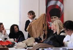 İzmir'de kadınlardan çevre dostu dönüşüm: Atık deriler sanata dönüşüyor