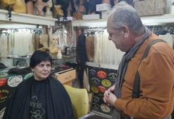 Kanser hastası kadına Dünya Kadınlar Günü'nde peruk hediye etti