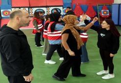 Üniversiteli kızlara, ücretsiz yakın dövüş eğitimi