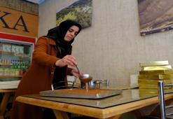 Erzincan'da iftar sofralarının vazgeçilmez lezzeti: "Kesme kadayıf tatlısı"