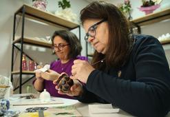 Bursa'da porselen ve cam kadınların elinde sanat eserine dönüşüyor