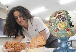 Lise öğrencisi beyin tümörü ve bağırsak ilişkisini inceleyen projesiyle TÜBİTAK'tan ödül aldı