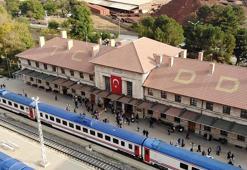 Türkiye'nin en büyük depremlerine dayanan 87 yaşındaki bina sağlamlığıyla dikkat çekiyor