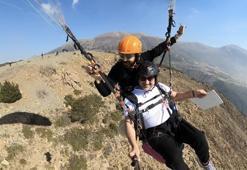 Amanos Dağları'ndan paraşütle atlayıp gökyüzünde baklava yaptılar