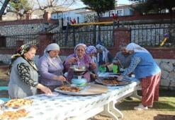 Ödemiş'in geleneksel Ramazan tatlısı Dibile imece usulü hazırlanıyor