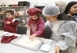 Tokat'ta down sendromlu çocuklar ramazan pidesi yaptı