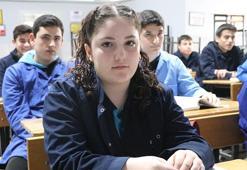 Önyargıları yıktı Kayserililere bir ilki gösterdi! Yüzlerce erkek öğrencinin içinde tek başına hayalinin peşinden gidiyor