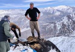 Çiftçiler 3 bin rakımdan kızak ve brandayla otları indiriyor