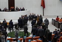 Meclis'te Ekrem İmamoğlu protestosu: Kürsüyü işgal ettiler