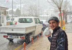 Bahar geldi çiçekler açtı derken kar sürpriz yaptı