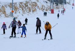 Ergan Dağı Kayak Merkezi'nde kayak sezonu sürüyor