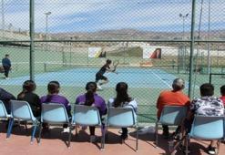 Cudi Dağı eteklerinde raket sesleri... Şırnak'ta tenis turnuvası başladı