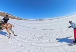 Çıldır Gölü'nde dört nala snowboard keyfi!