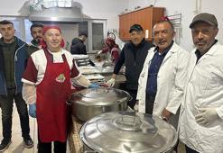 Kayseri'deki bu köyde 17 yıldan beri süren gelenek bu sene de devam etti! Sofralar kuruldu, hep beraber iftarlar yapıldı