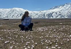 Hakkari'de baharın müjdecisi kardelen çiçekleri açtı
