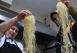 Toprak güveçte pişirilen Erzincan'ın tescilli kesme kadayıfı Ramazan Bayramı için hazırlanıyor