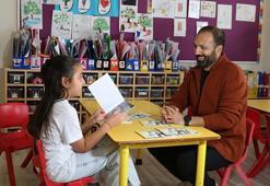 Okuma yazmayı öğrenir öğrenmez kitap yazdı: 7 yaşındaki Zeynep'ten öğretmenine unutulmaz hediye