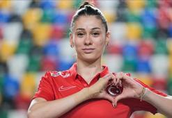 Milli atlet Aysel Önder, dünya rekoru kırarak Avrupa şampiyonu oldu