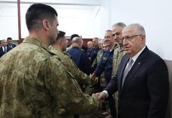 Bakan Güler, Çanakkale'de! Mehmetçikle bayramlaştı