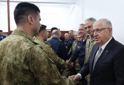 Bakan Güler ve kuvvet komutanlarından Çanakkale'de Barbaros Şehitliği'ne ziyaret