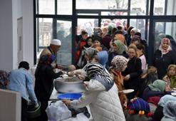 Sakarya'da gelenek bozulmadı! Bayramlaşma etkinliğinde 12 bin kişiye keşkek ikram edildi