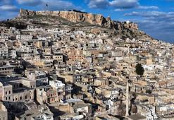 Güneydoğu'nun şiirsel kentlerinden Mardin'de ziyaretçiler bayramda da zamanın izini sürüyor