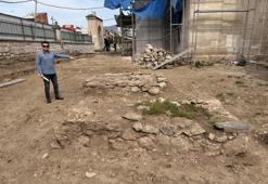 Tokat'ta 540 yıllık cami restorasyonunda keşfedildi! Mezarlar sanat tarihçileri tarafından inceleniyor