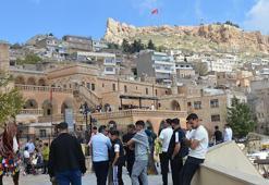 Medeniyetler şehri Mardin'e turist akını! Otellerde doluluk yüzde 100'e ulaştı, tarihi yerler dolup taştı
