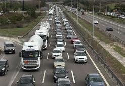 Bayramın son gününde tatilcilerin İstanbul'a göçü başladı! TEM ve Anadolu Otoyolu'nda trafik durma noktasına geldi
