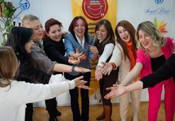 Ankaralı kadınlar kahkaha yogasıyla stres atıyorlar