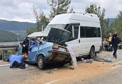 Adana'da otomobil ile minibüs çarpıştı;5 ölü, 8 yaralı