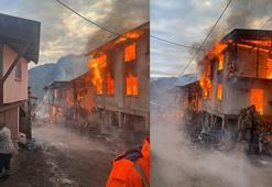Artvin'de çıkan yangında evler ve cami alev alev yandı!