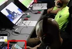 VAR odasında bahis skandalı! Kameralara fena yakalandı