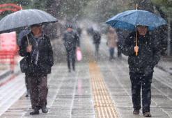 Sıcaklıklar düşüyor gök gürültü sağanak yağışlar geliyor! Meteoroloji 38 ili sel, sis ve toz taşınımına karşı uyardı