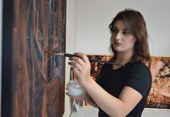 Evdeki temizlik malzemesi sanata dönüştü! Siyah kumaşta asit mucizesi ile görünmeyeni görünür kılıyor