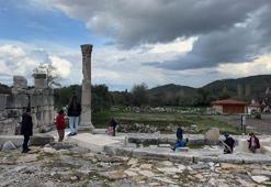 Muğla'nın tarihi hazinesi Stratonikeia, bayramda ziyaretçi akınına uğradı