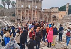 Bayram tatilinde yüz binler tarihle buluştu! Bakan Ersoy: 9 günde 1 milyonu aştık