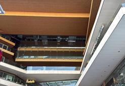 Beşiktaş'ta bir AVM'de çıkan yangın söndürüldü