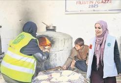 Gamze Özçelik Gazze'de ekmek fırını açtı! Bombalar altında...