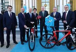 Cumhurbaşkanı Erdoğan, 60. Cumhurbaşkanlığı Türkiye Bisiklet Turu heyetini kabul etti