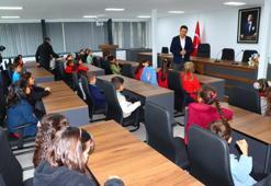 Adana'da öğrenciler meclis üyesi oldu, yüzme kursu ücretsiz oldu
