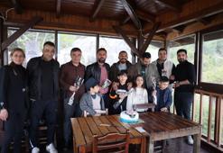 Adana usulü polis haftası kutlaması az kalsın karakolda bitiyordu! Biber gazı sıkan memura gül verildi