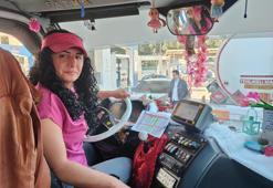 Adana yollarında kadın dolmuş şoförü! Görenler bir daha dönüp bakıyor